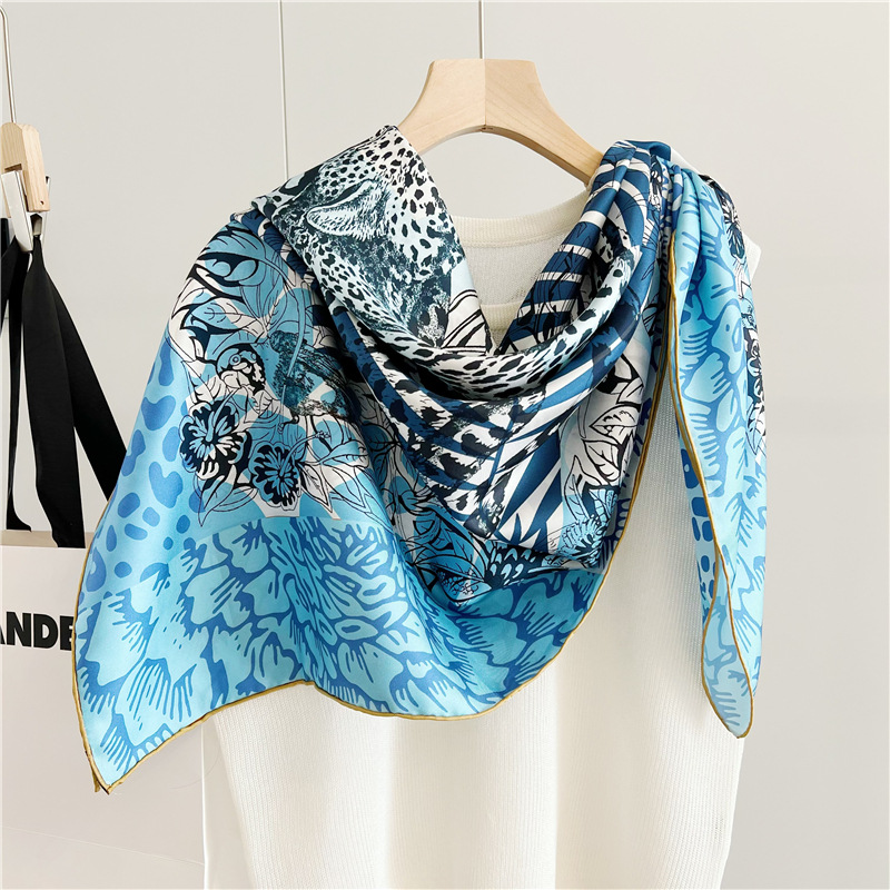 Lion Print Silk Scarf Luxury D - огляд і ціна Travel Accessories Neck