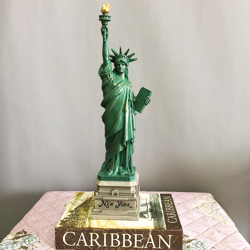 Statue of Liberty Model Desk A - огляд і ціна Travel Accessories New York