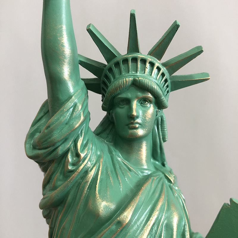 Statue of Liberty Model Desk A - огляд і ціна Travel Accessories New York