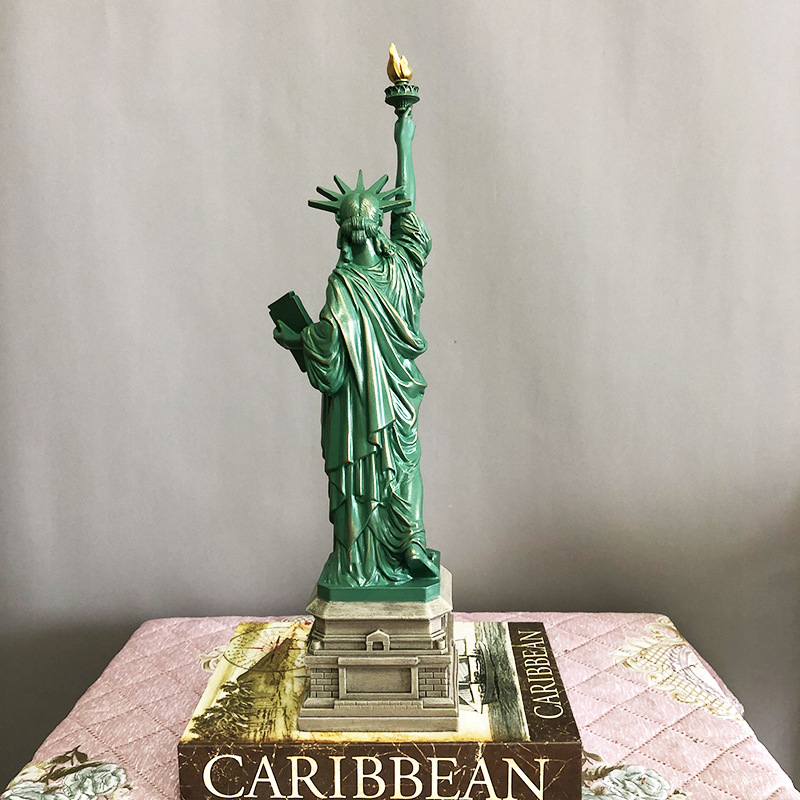 Statue of Liberty Model Desk A - огляд і ціна Travel Accessories New York