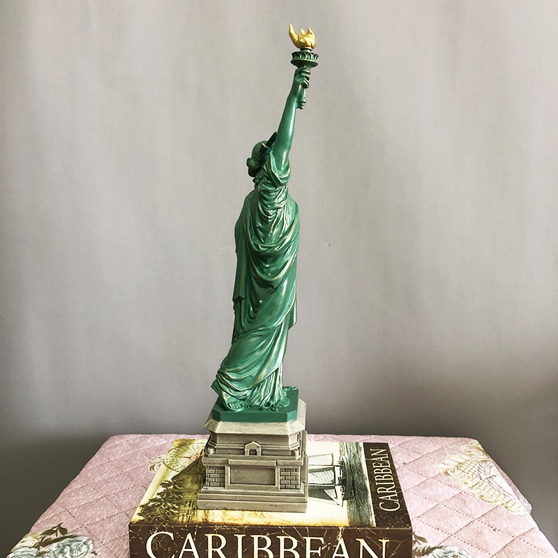 Statue of Liberty Model Desk A - огляд і ціна Travel Accessories New York