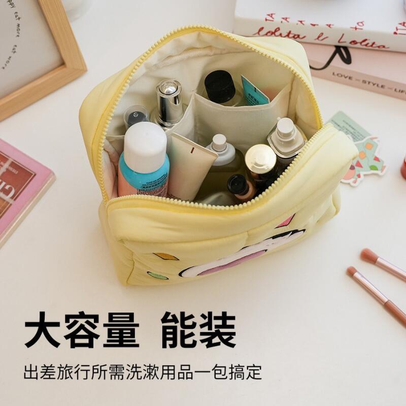 Crayon Shin-Chan Puffy Cosmeti - огляд і ціна Travel Accessories For Japan Trip