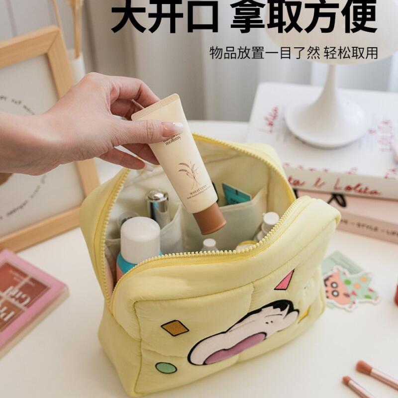Crayon Shin-Chan Puffy Cosmeti - огляд і ціна Travel Accessories For Japan Trip